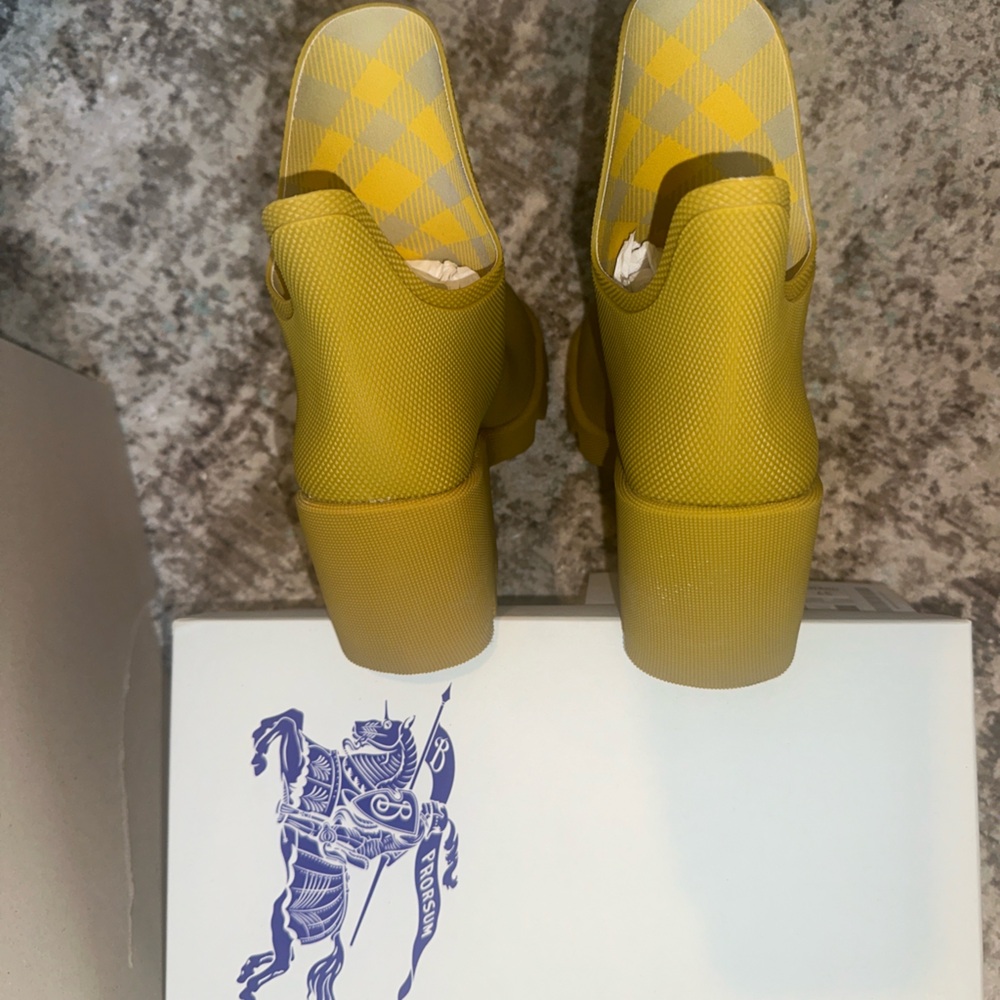 34. Burberry Marsh Ankle Rubber Boots - Picture 13 of 16